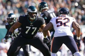 爱游戏娱乐-包含剑门暴熊队对阵岭东雪豹队，橄榄球小组赛火力全开，门将神扑救主——二次进攻频频奏效的词条