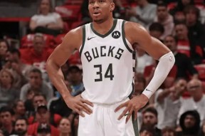 爱游戏AYX-关于爆冷引发热议！，字母哥在公牛比赛中战术调整再创辉煌时刻的信息