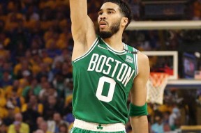 ayxplay-塔图姆在DWG比赛中领先优势明显，领先优势明显引发热议！再创辉煌时刻(战舰世界sigma散步表)